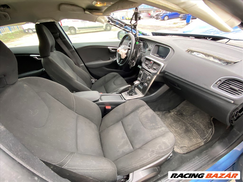 Bontásra: Volvo V40 bontott alkatrészei, elemei Motorkód: D4162T3 yv1mv8431f2223368 11. kép