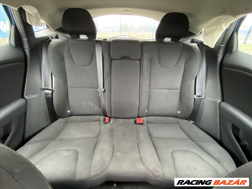 Bontásra: Volvo V40 bontott alkatrészei, elemei Motorkód: D4162T3 yv1mv8431f2223368 12. kép