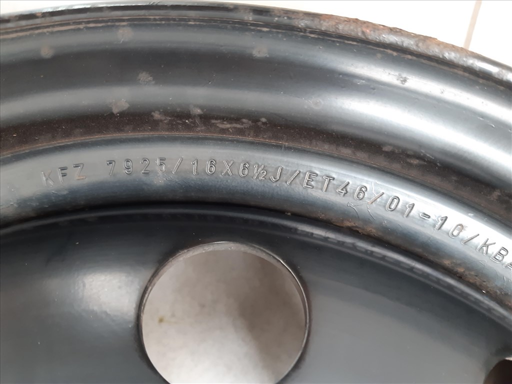  6x139.7 Kia gyári lemezfelni 6,5x16 ET46 Carnival II Hyundai H350 H1 3. kép