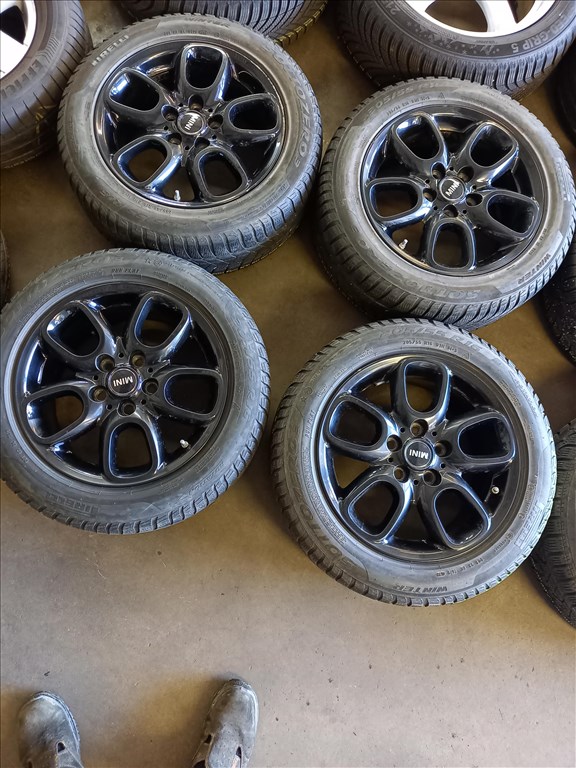 Mini Clubman 5x112 lyukosztású 16" újszerű  alufelni 205/55 használt Pirelli téli gumi Lxx 1. kép