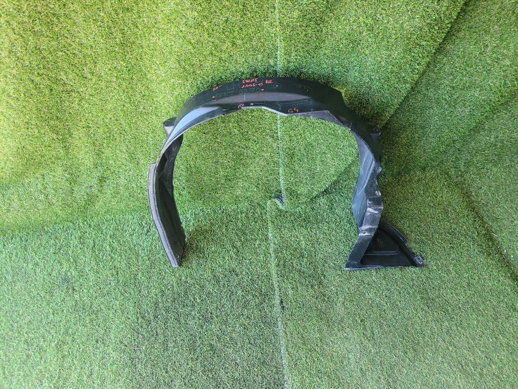 SUZUKI SWIFT III Bal első Dobbetét (Kerékjárati, Műanyag) 7232263J20 2. kép