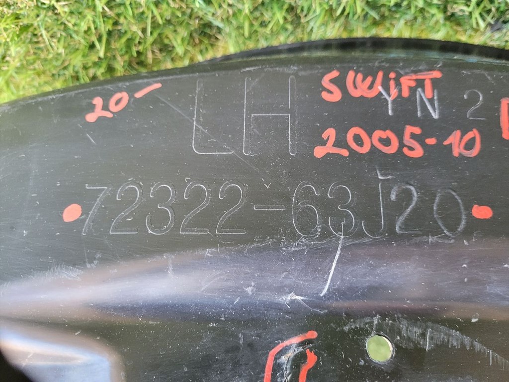 SUZUKI SWIFT III Bal első Dobbetét (Kerékjárati, Műanyag) 7232263J20 3. kép