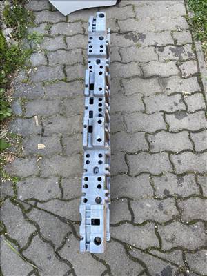 Fiat 500L bontott hátsó lökhárító merevítő