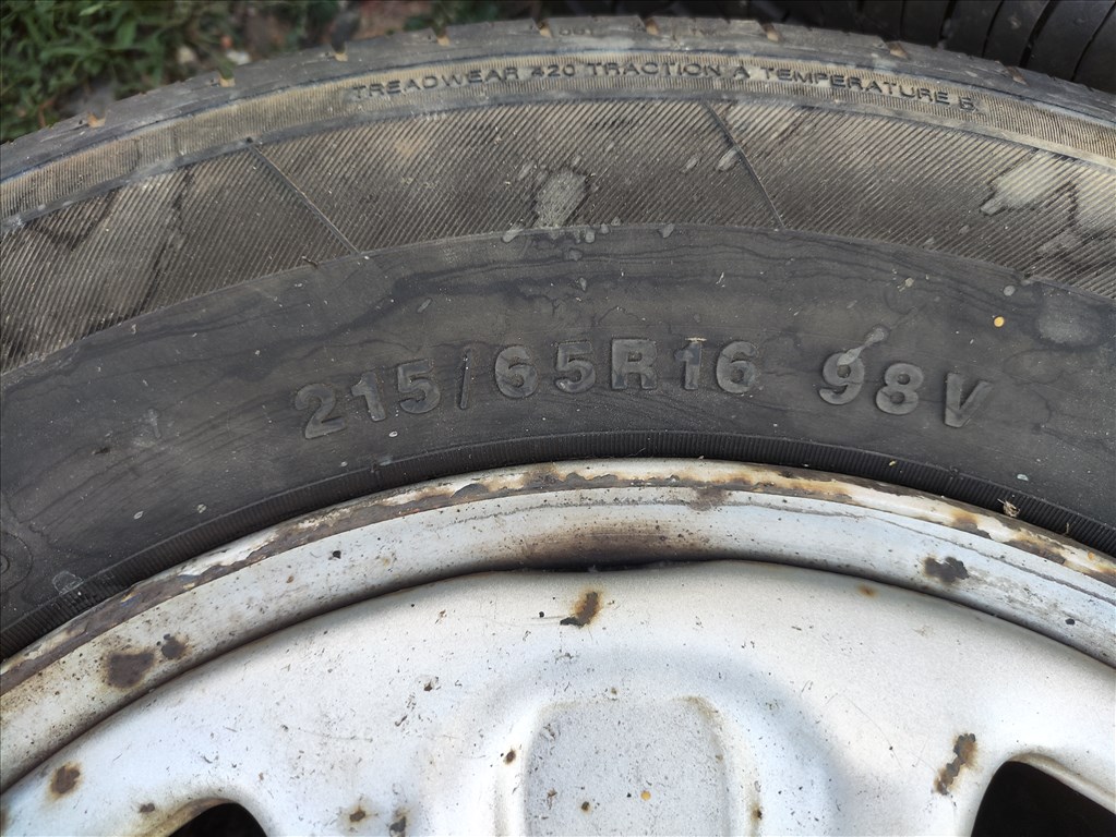 Dacia Duster 5x114.3 lyukosztású 16" használt lemezfelni, rajta 215/65 újszerű nyári gumi 9. kép