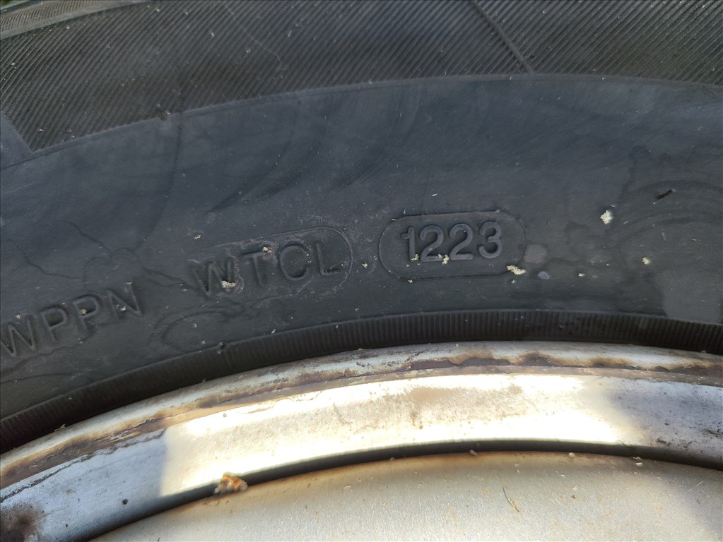 Dacia Duster 5x114.3 lyukosztású 16" használt lemezfelni, rajta 215/65 újszerű nyári gumi 11. kép