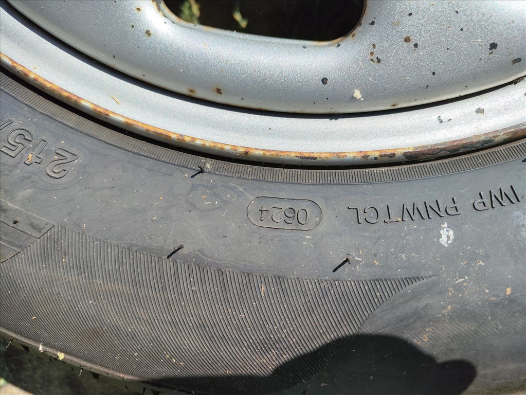 Dacia Duster 5x114.3 lyukosztású 16" használt lemezfelni, rajta 215/65 újszerű nyári gumi 13. kép