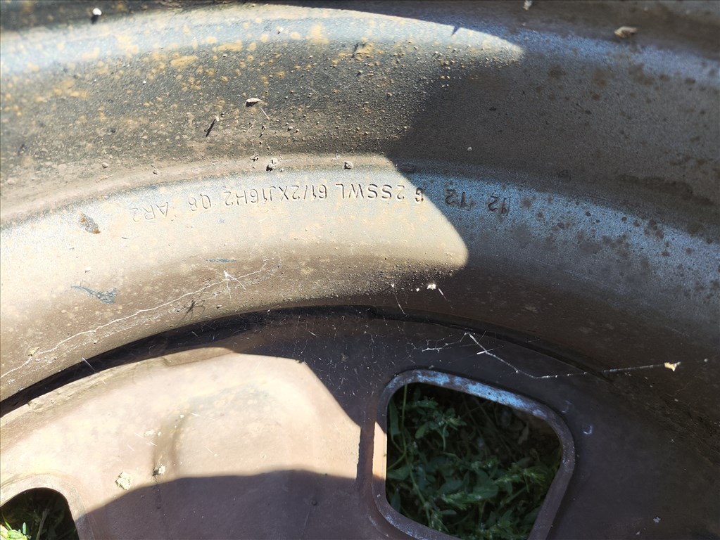 Dacia Duster 5x114.3 lyukosztású 16" használt lemezfelni, rajta 215/65 újszerű nyári gumi 19. kép