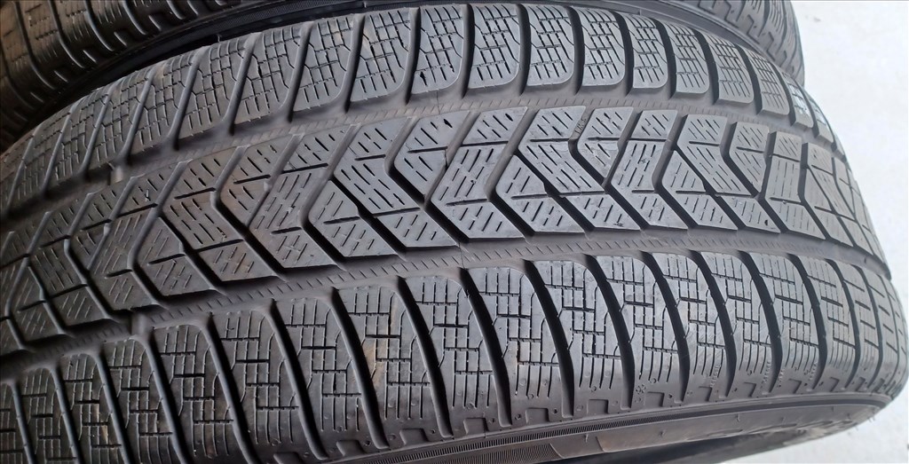  Pirelli Winter Scorpion MO 235/60 R18 téli gumik 4db 1. kép