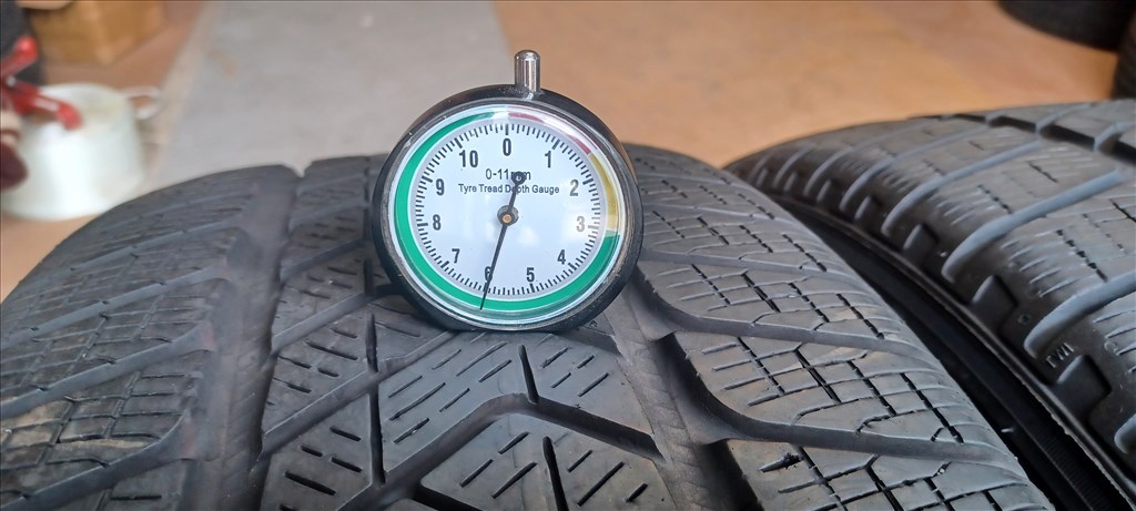  Pirelli Winter Scorpion MO 235/60 R18 téli gumik 4db 4. kép