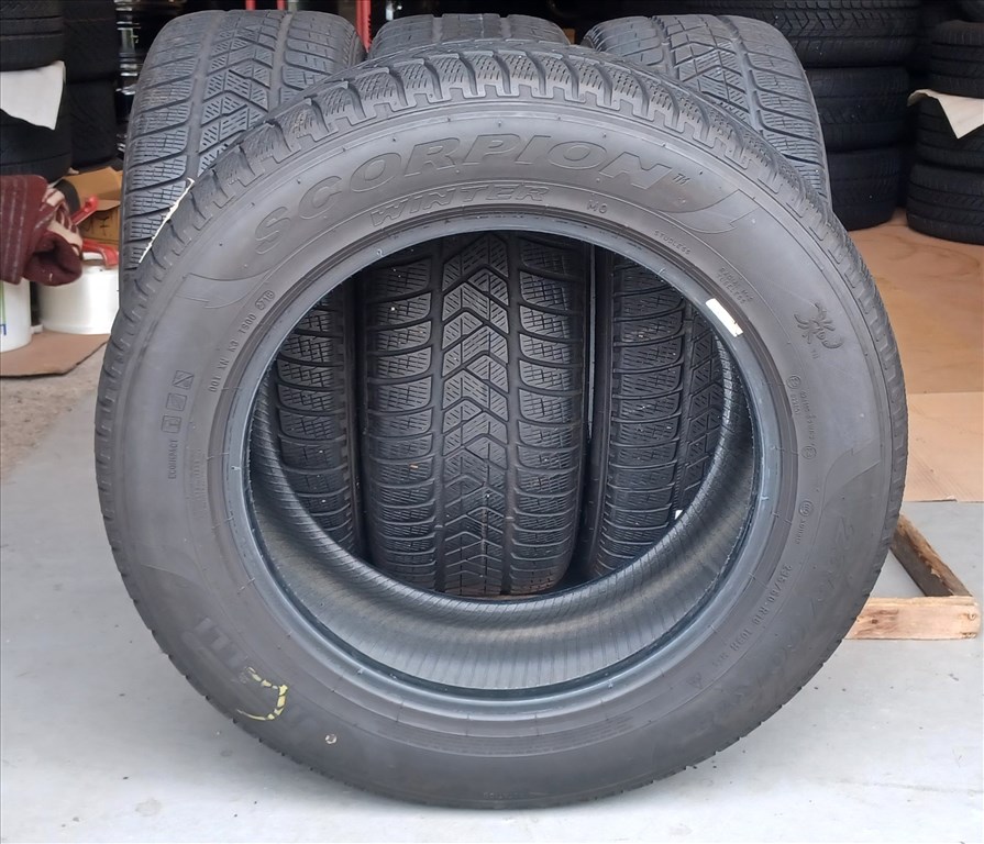  Pirelli Winter Scorpion MO 235/60 R18 téli gumik 4db 5. kép