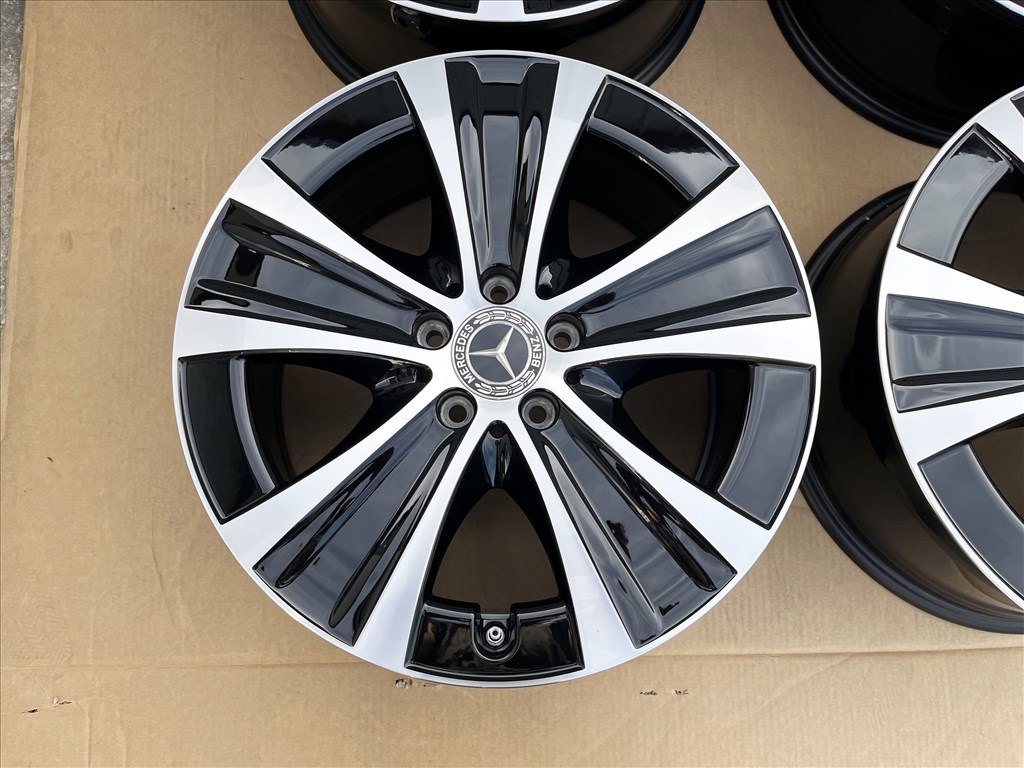 Mercedes W213 18" 5x112 gyári bicolor alufelni 18 coll C CLA E 1. kép