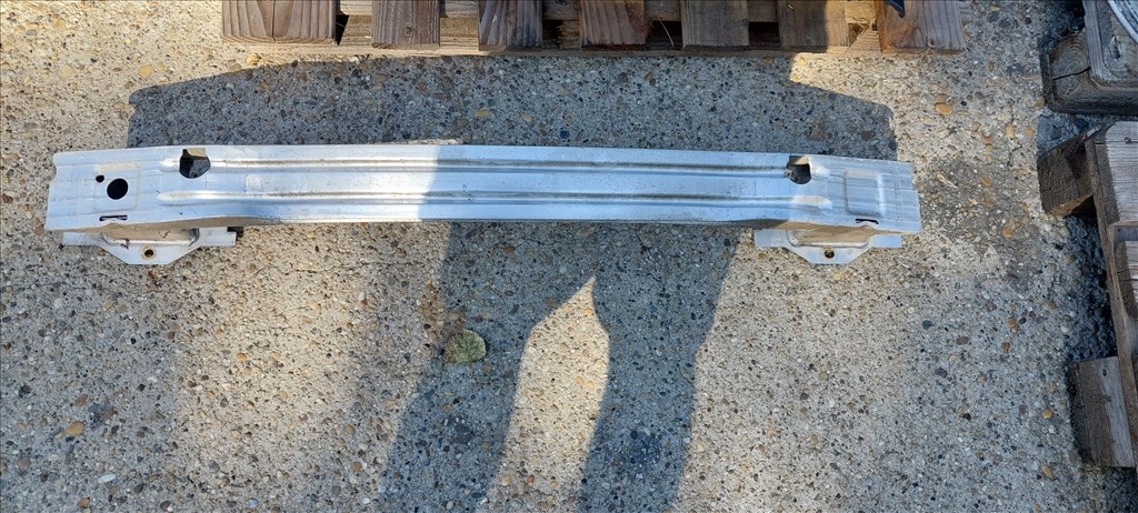 Opel Astra J hátsó lökhárító merevítő  1. kép