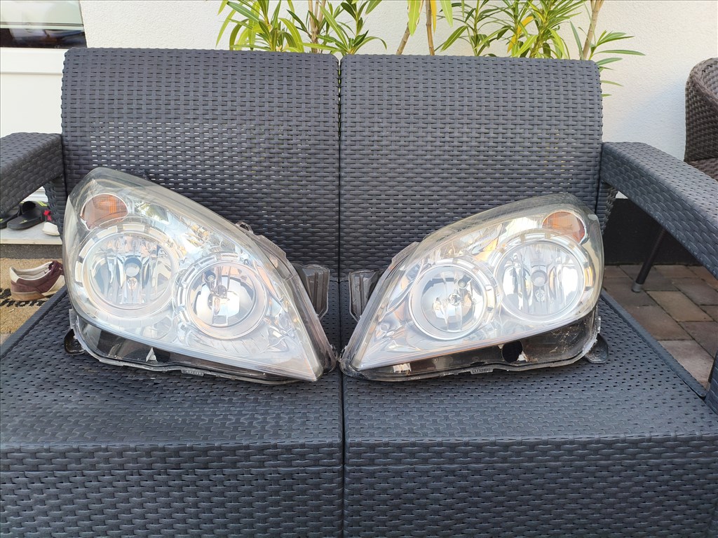 Opel Astra H bal első fényszóró 13239288 1. kép