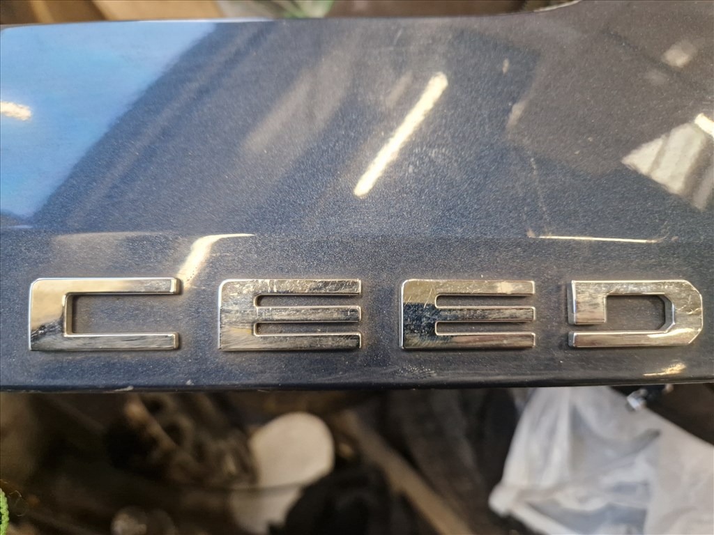 Kia Cee'd (CD) Csomagtér ajtó borítás, csomagtérfedél  4. kép