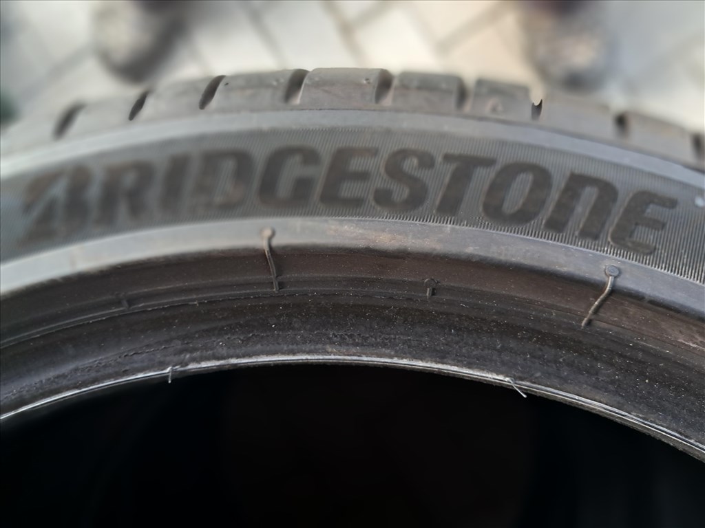  235/40/18" újszerű Bridgestone nyári gumi gumi 3. kép