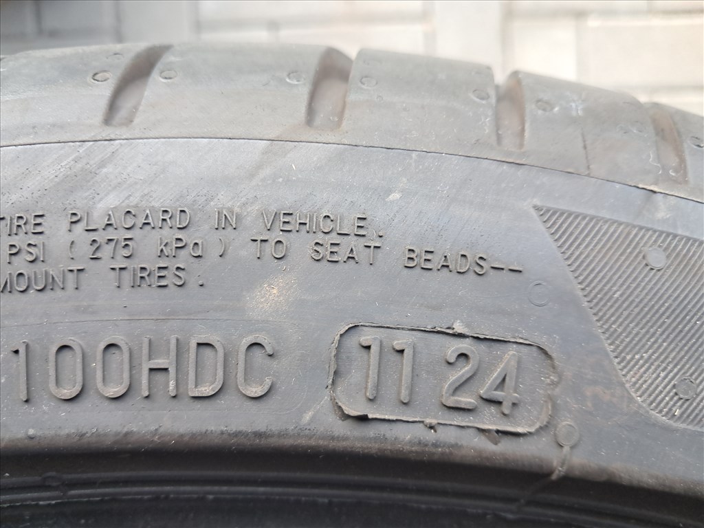  235/40/18" újszerű Bridgestone nyári gumi gumi 5. kép