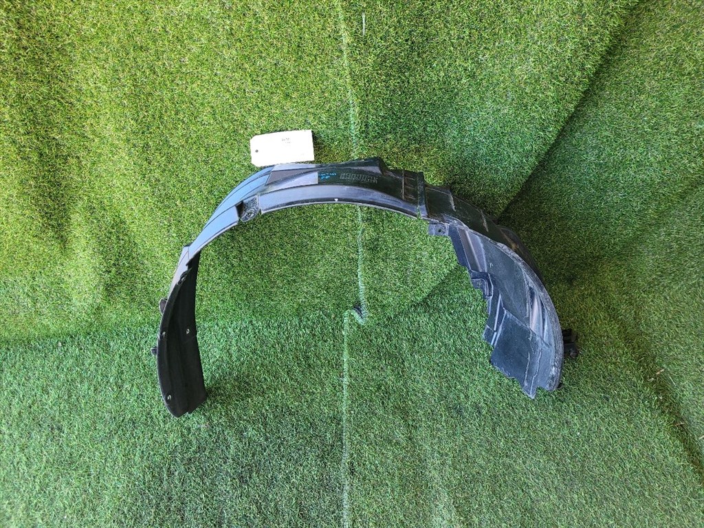 SUZUKI SWIFT IV Jobb első Dobbetét (Kerékjárati, Műanyag) 7232168L0 1. kép