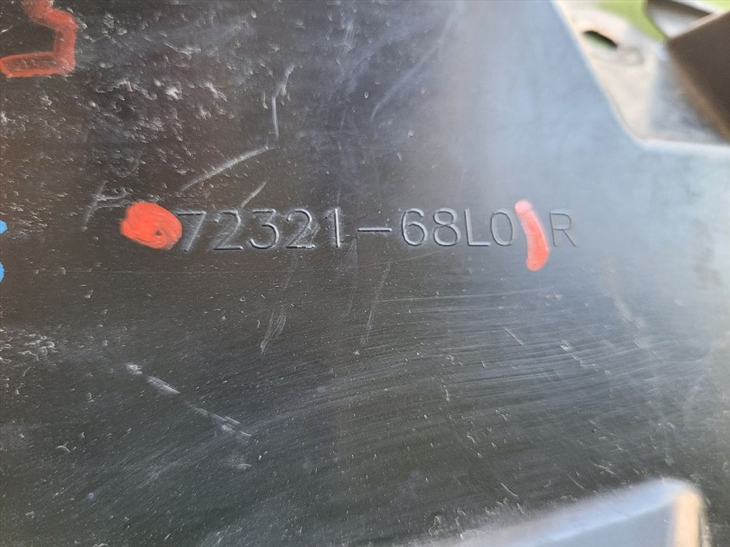 SUZUKI SWIFT IV Jobb első Dobbetét (Kerékjárati, Műanyag) 7232168L0 3. kép