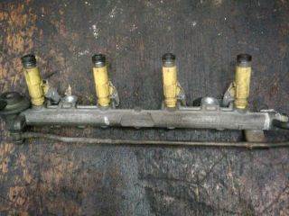 Toyota Corolla (E110) Porlasztó Sor / Híd *81579* toyota-2325011130