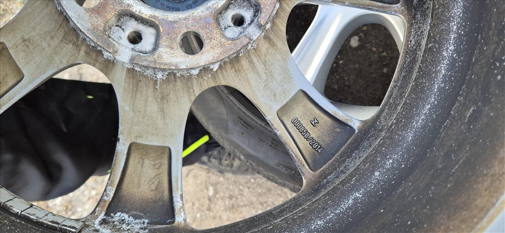  5x120 lyukosztású 17" használt (gyári felni) alufelni, rajta 225/50 használt Pirelli téli gumi 4. kép