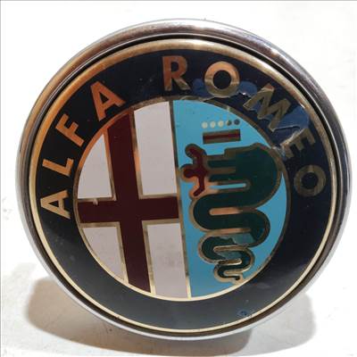 205695 Alfa Romeo Giulietta 2010-2016 nyomógombos csomagtérajtó embléma, a képen látható állapotban  50530581