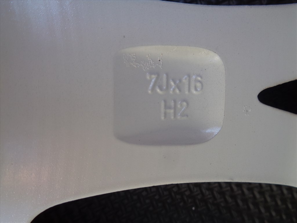 Ford gyári alufelni 16-os, 5×108-as osztóval, szép állapotban eladó. 8. kép