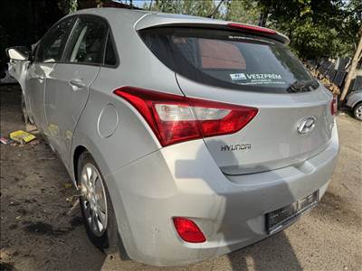 Hyundai i30 (GD) 1.6i bontott alkatrészei
