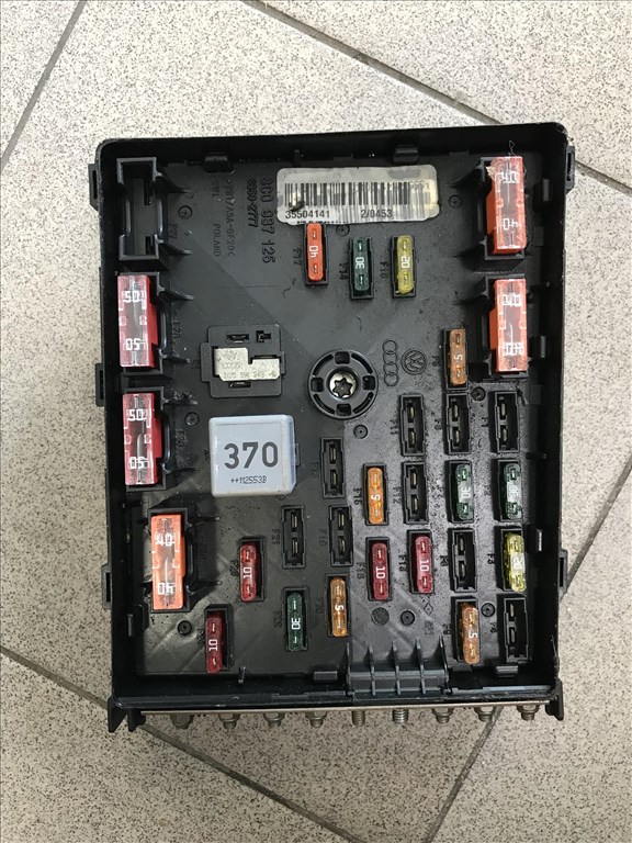 Volkswagen Passat B7 biztosíték tábla  3c0937125 1. kép