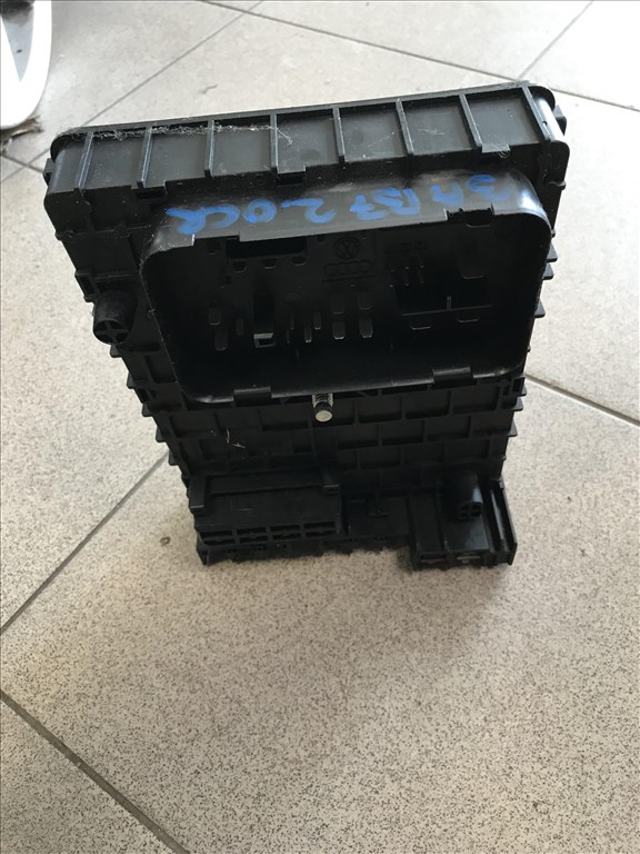 Volkswagen Passat B7 biztosíték tábla  3c0937125 2. kép