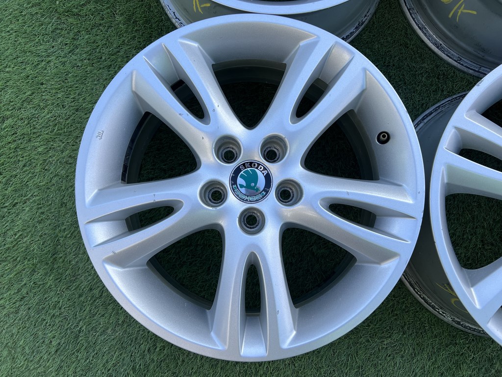 5x100 16" Skoda gyári alufelni 6,5Jx16h2 ET43 2. kép