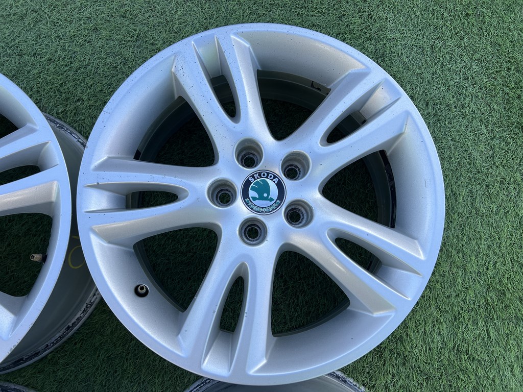 5x100 16" Skoda gyári alufelni 6,5Jx16h2 ET43 4. kép