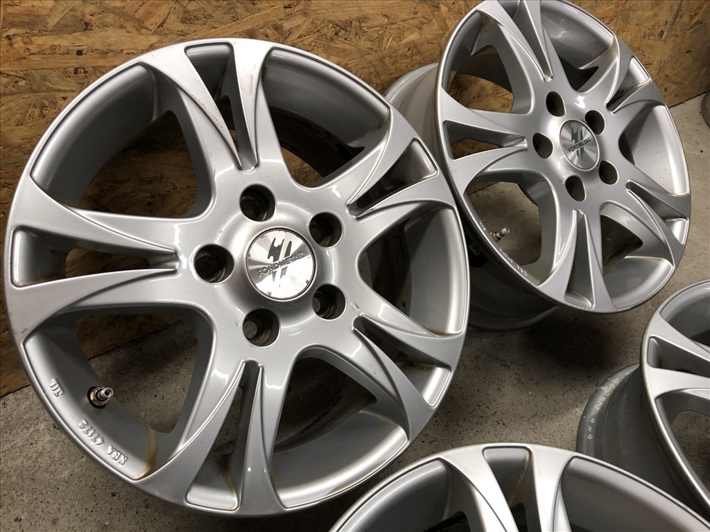  5x114.3 lyukosztású 6J x 15" újszerű Fondmetal alufelni Kia Hyundai szenzoros 4. kép