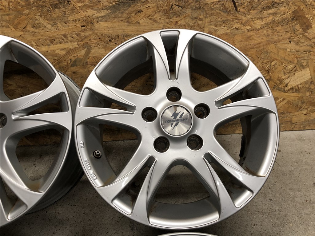  5x114.3 lyukosztású 6J x 15" újszerű Fondmetal alufelni Kia Hyundai szenzoros 7. kép