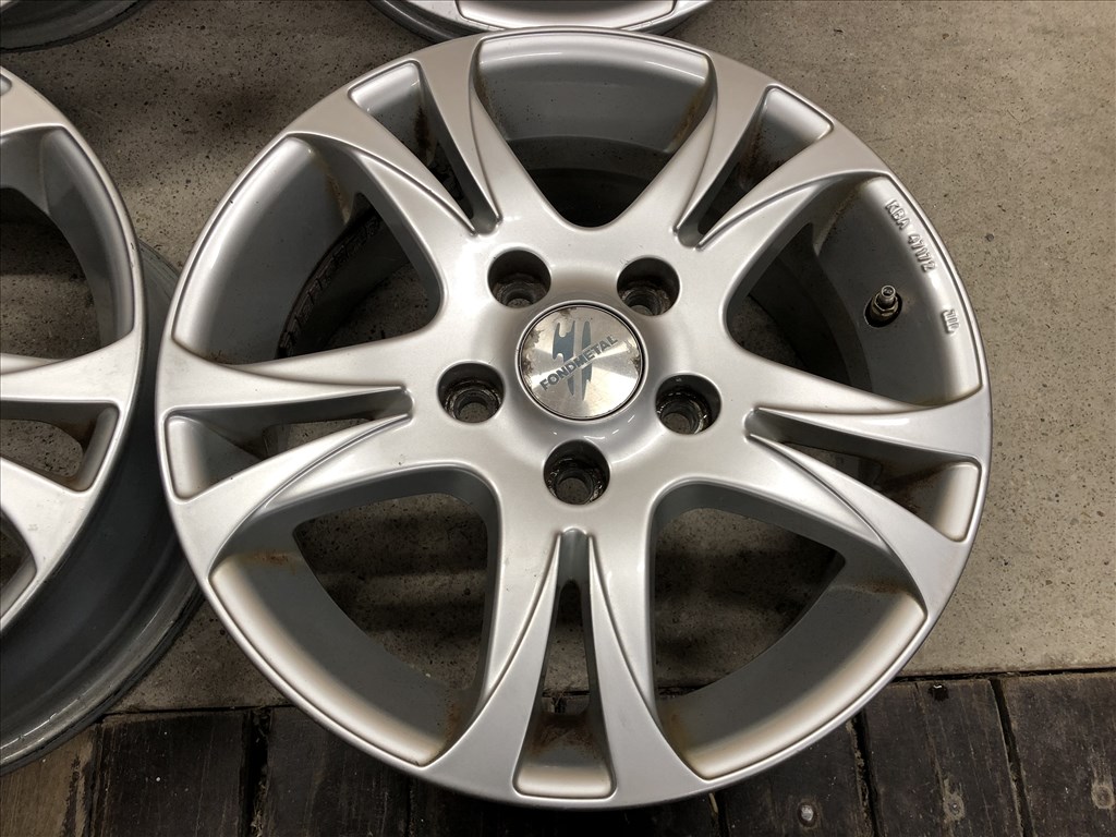  5x114.3 lyukosztású 6J x 15" újszerű Fondmetal alufelni Kia Hyundai szenzoros 9. kép