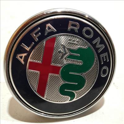 205358 Alfa Romeo Giulietta 2016-2020 hátsó nyomógombos embléma 50538700