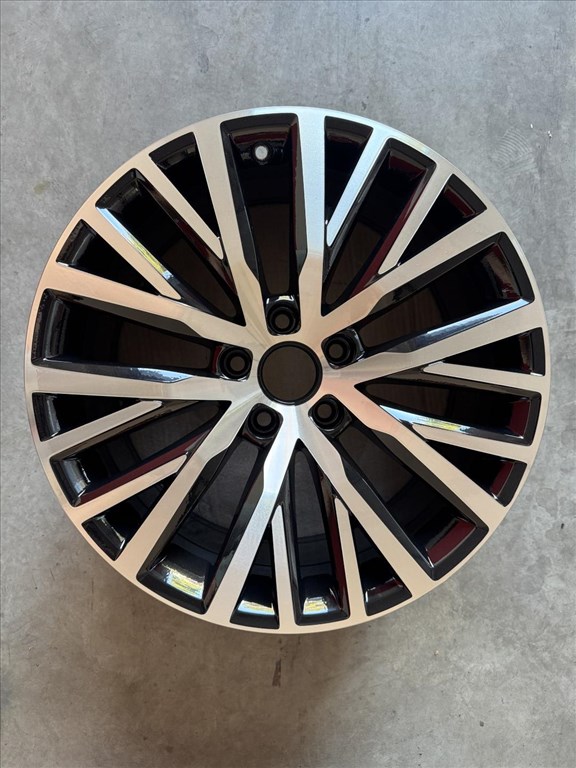 R18 Original Volkwsagen 8j et41 3C8601025R 3C8 601 025R 1db alufelni felni 1. kép