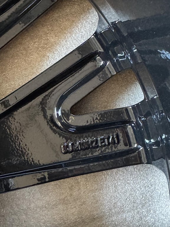 R18 Original Volkwsagen 8j et41 3C8601025R 3C8 601 025R 1db alufelni felni 6. kép