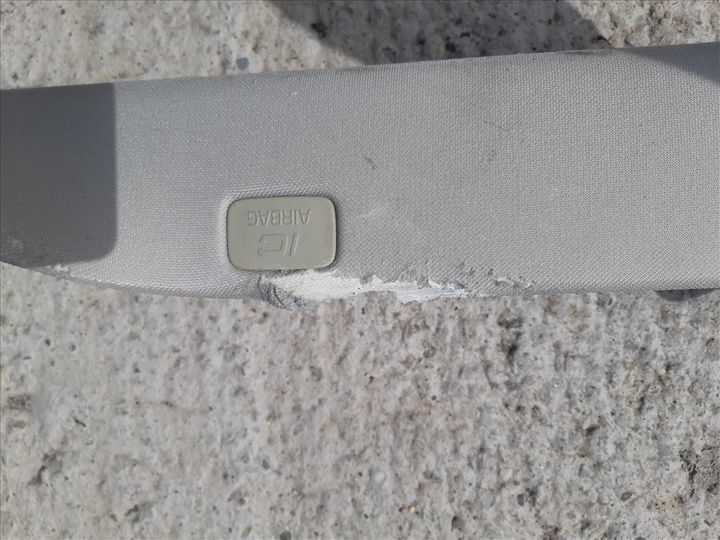 Bontásra: Volvo V40 bal első A panel kárpit, díszléc  yv1mv8431f2223368 31102345lh 4. kép