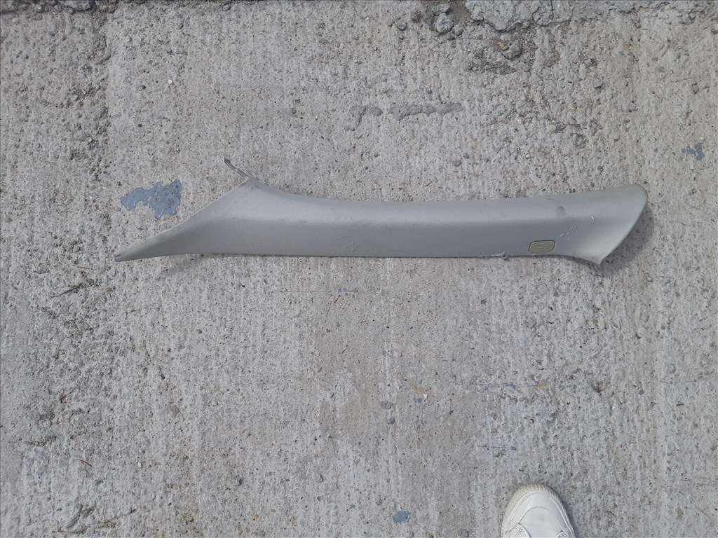 Bontásra: Volvo V40 bal első A panel kárpit, díszléc  yv1mv8431f2223368 31102345lh 5. kép