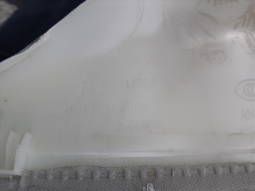 Bontásra: Volvo V40 bal első A panel kárpit, díszléc  yv1mv8431f2223368 31102345lh 6. kép