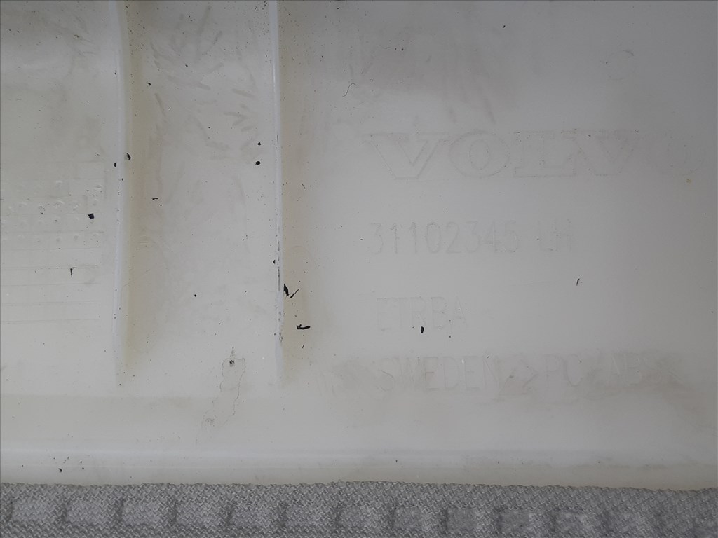 Bontásra: Volvo V40 bal első A panel kárpit, díszléc  yv1mv8431f2223368 31102345lh 7. kép