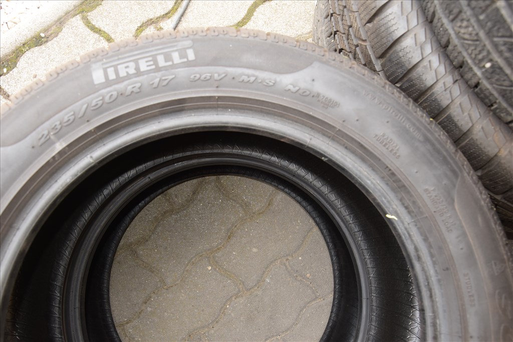  235/5017" újszerű Pirelli Sottozero Winter240téli gumi gumi 2. kép