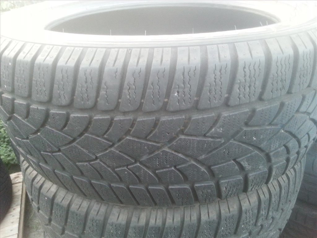  225/50R18 Dunlop defekttűrő téli gumi garnitúra 1. kép