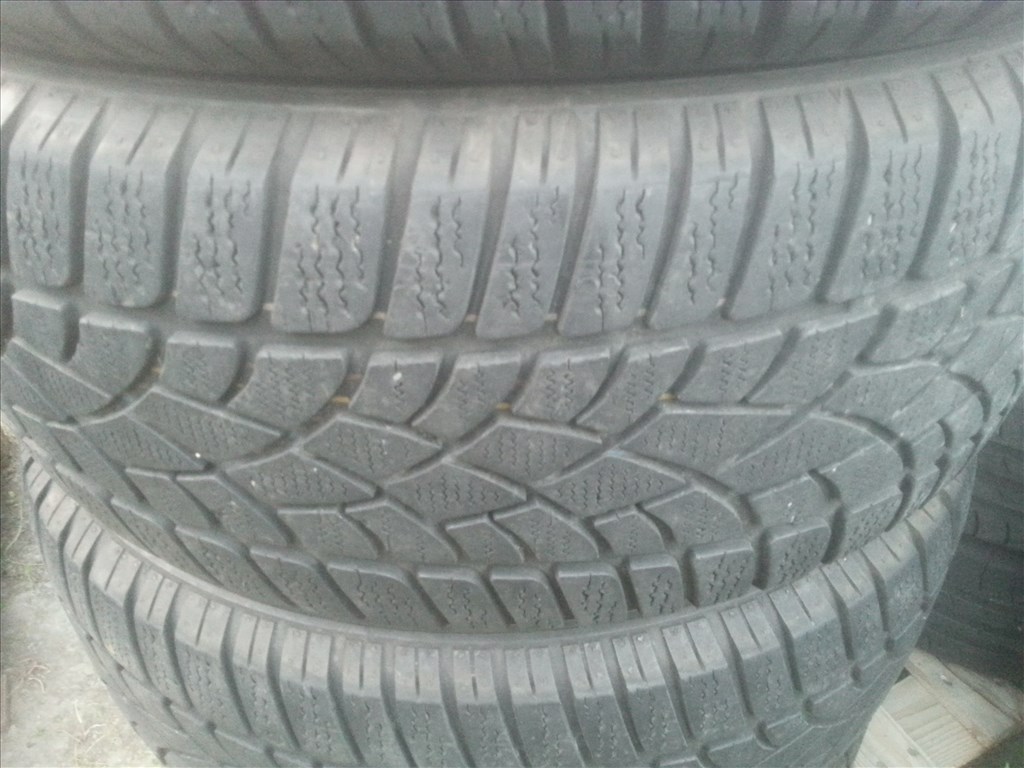  225/50R18 Dunlop defekttűrő téli gumi garnitúra 2. kép