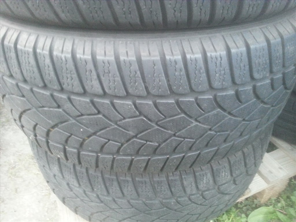  225/50R18 Dunlop defekttűrő téli gumi garnitúra 3. kép