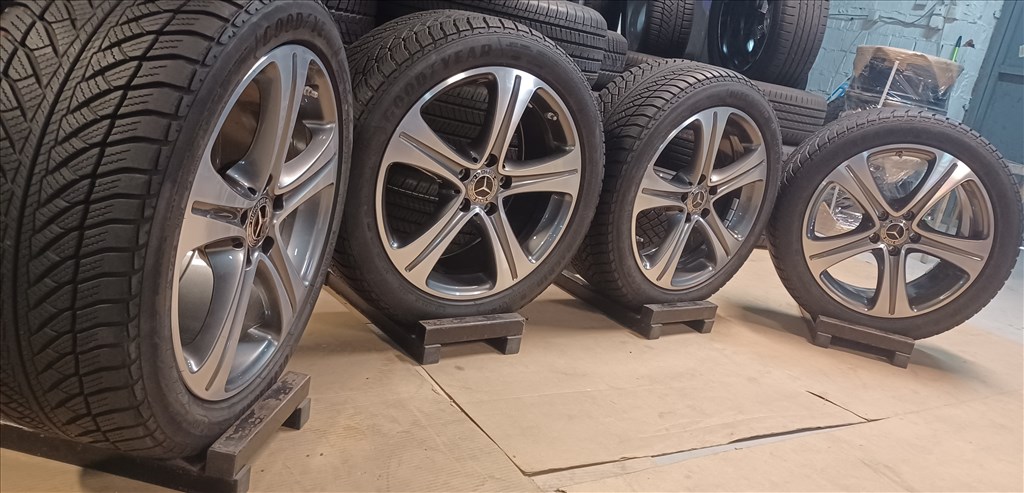 Mercedes W213 E 5x112 8x18 245/45 R18 téli gumikkal 4db 7. kép