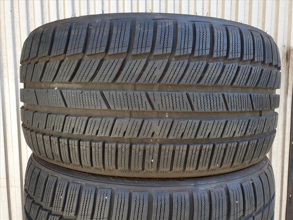  265/30 20 TOYO Snowprox 2. kép