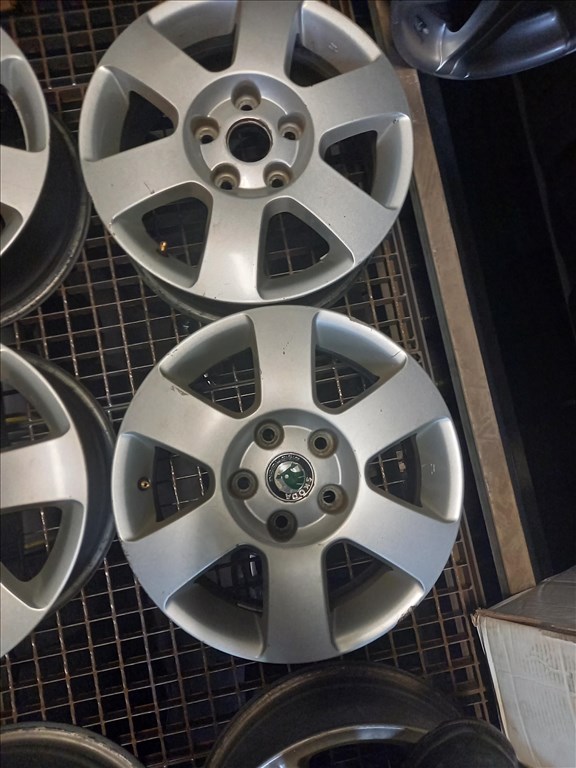 Skoda aluszett 5x112 lyukosztású 6JJ 15" használt (gyári felni) alufelni ixx 2. kép