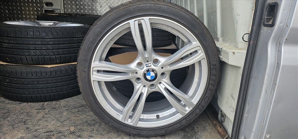  18" újszerű alufelni, rajta 225/40 újszerű gumi  1. kép