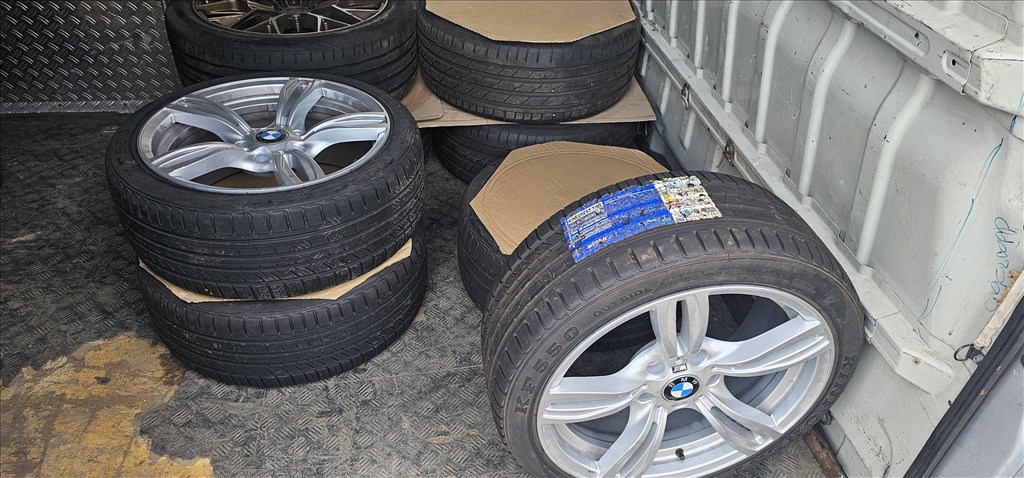  18" újszerű alufelni, rajta 225/40 újszerű gumi  2. kép